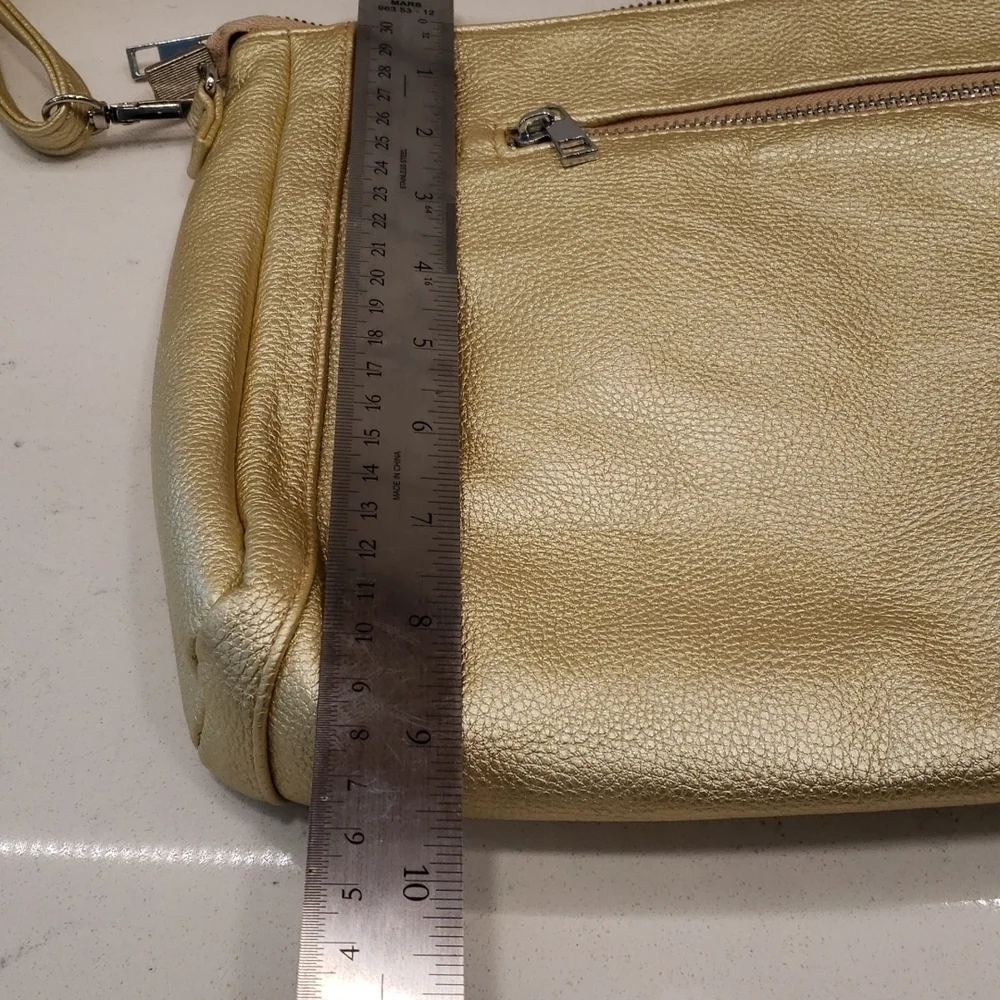 𝅺mms Gold Clutch Shoulder Bag - Picture 4 of 8